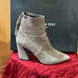 Kenneth Cole suede gray ankle boots with tassel block heel size 8 hardly worn